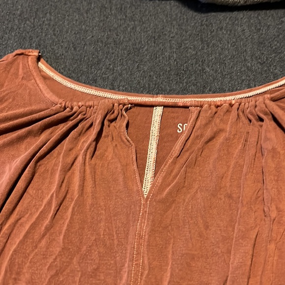 Brown hi lo flowy shirt size small - Picture 4 of 6